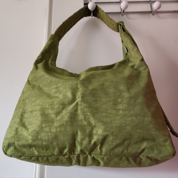 BAGGU Large Shoulder Bag In Green - Picture 2 of 3